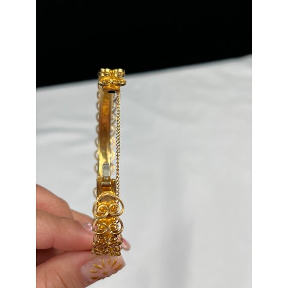 Vintage Gold hearted hinged bangle SKU 009 - Picture 6 of 6